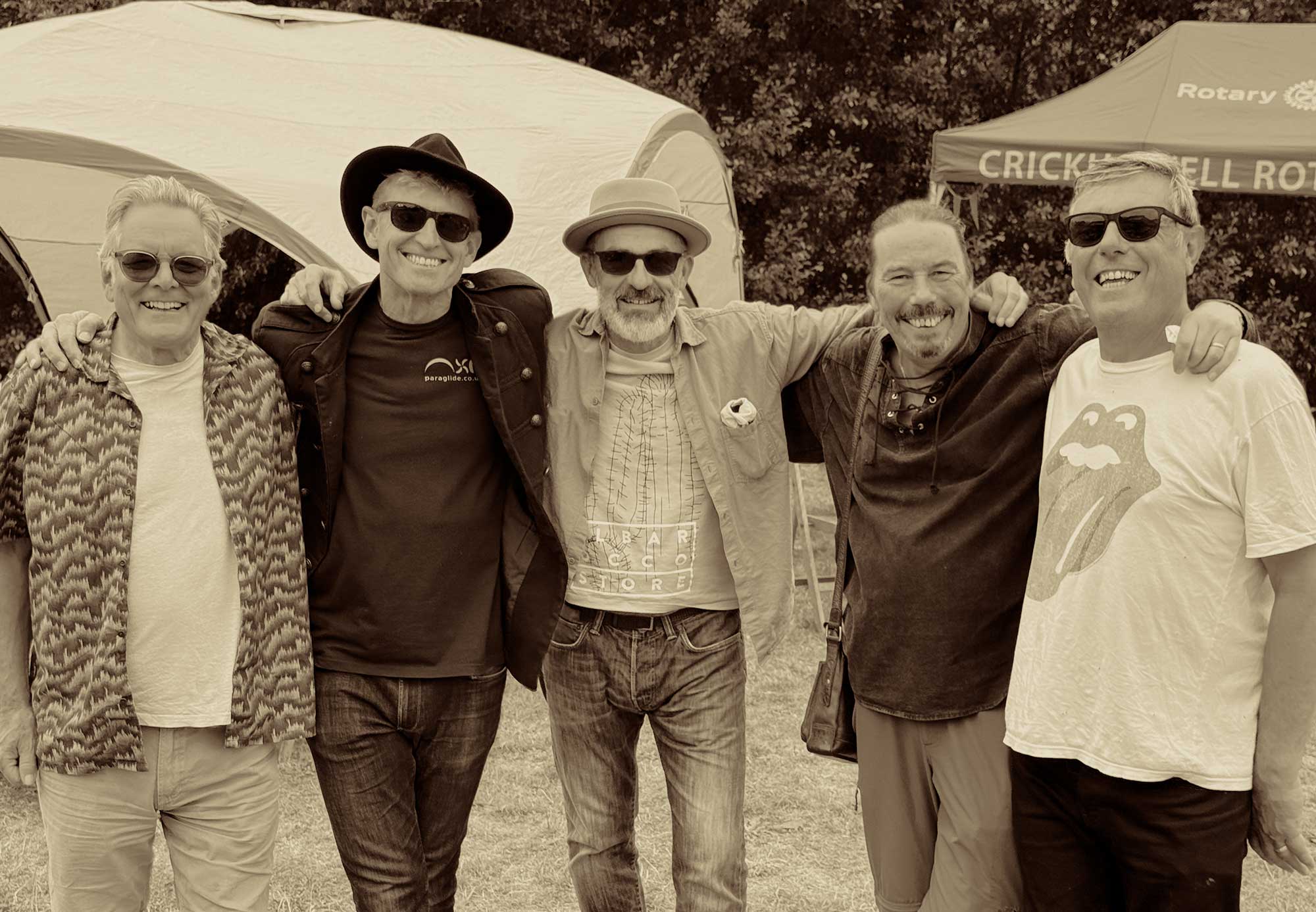 MLC-Smiling-Group-Duotone